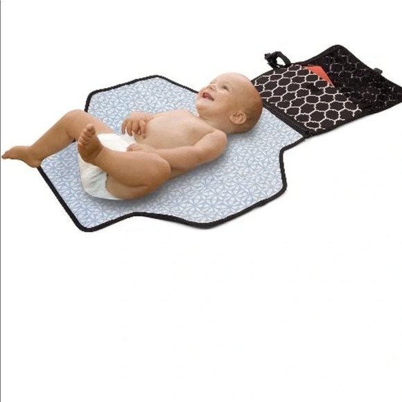 Skip Hop portable baby changing section bag - Picture 3 of 11